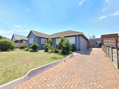 3 BEDROOMED STUNNING HOUSE FOR SALE IN LINMEYER