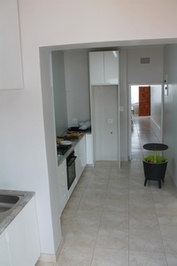 Spacious, recently renovated 3 bedroomed apartments on the Auckland Park Border
