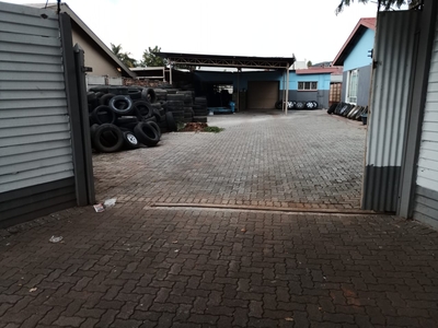 Workshop To Let in Pretoria North.Carport,x2 room parking store own toilet,offi