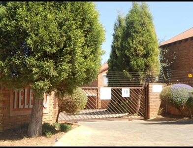 2 bed property to rent in wilgeheuwel