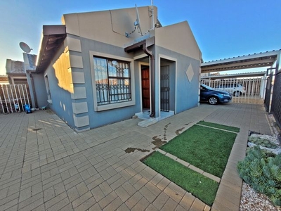 2 Bedroom House For Sale in Mandela View