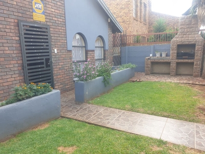 4 Bedroom Freehold For Sale in Actonville
