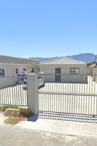 2 Bed Cluster in Grassy Park, Cape Town - Cape Town
