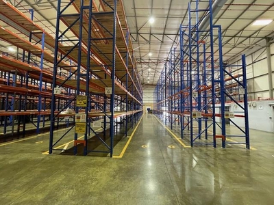 N1 BUSINESS PARK: LARGE FREE STANDING WAREHOUSE / FACTORY / DISTRIBUTION CENTER TO LET WITH MAIN ROAD VISIBILITY!