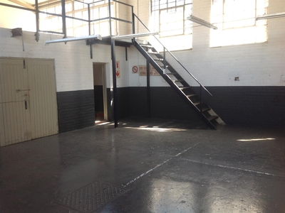 160m² factory / warehouse unit to let in Krugersdorp, Factoria