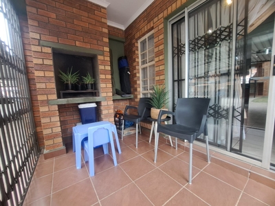 3 Bedroom Apartment To Let in Waterval East