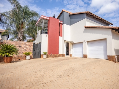 3 Bedroom Townhouse For Sale in Silver Lakes