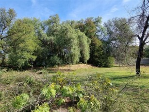 1 064 m² Land available in Oudtshoorn
