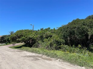 1 066 m² Land available in Cannon Rocks