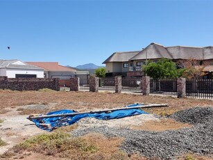 1 135 m² Land available in Oudtshoorn