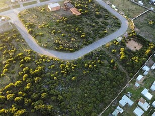 1 350 m² Land available in Mossel Bay Central