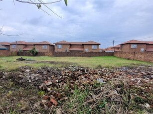 1 357 m² Land available in Middelburg South