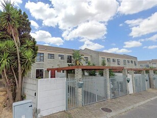 2 Bed Duplex in Oakglen