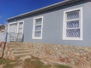 2 Bed House in Mossel Bay Central