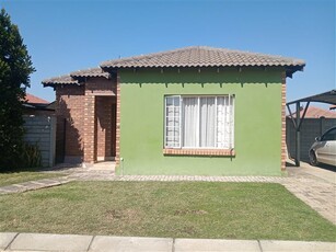 2 Bed Townhouse in Waterval East