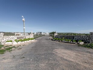 Farm in Long Acres