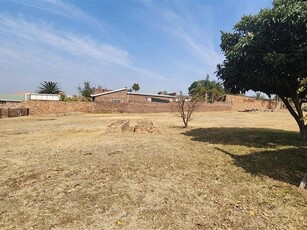 2 450 m² Land available in Witbank Central