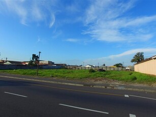 2 600 m² Land available in Elsies River