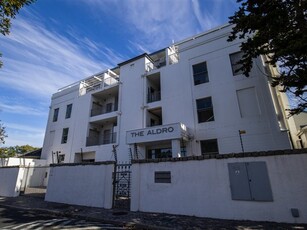 3 Bed Apartment in Wynberg Upper