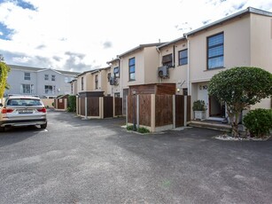 3 Bed Townhouse in Claremont