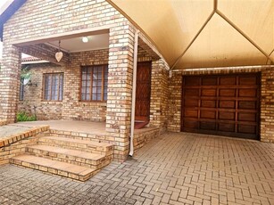 3 Bed Townhouse in Safari Gardens