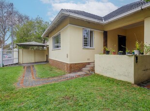3 Bedroom Freehold For Sale in Rondebosch