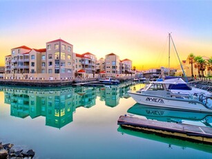 4 Bed Apartment in Harbour Island