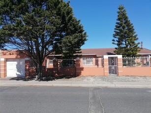 4 Bed House in Strandfontein