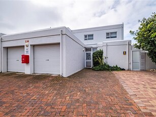 4 Bed Townhouse in Summerstrand