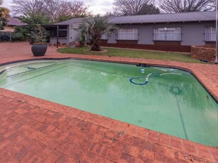 5 Bed House in Kanonkop