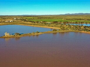 5202 ha Farm in Graaff Reinet