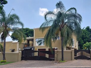 6 Bed Duplex in Safari Gardens