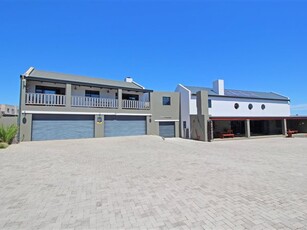 6 Bed House in Myburgh Park