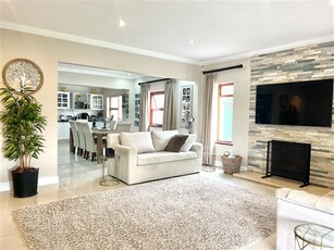 8 Bed House in Summerstrand