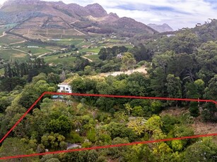8 100 m² Land available in Constantia