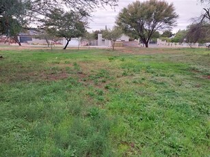 915 m² Land available in Oudtshoorn