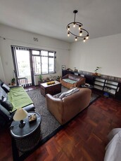 Furnished bachelor apartment to let in Sea Point