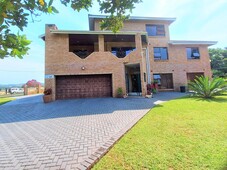 5 Bedroom House For Sale in Uvongo