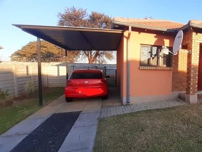 2 Bedroom Freehold For Sale in Waterval East