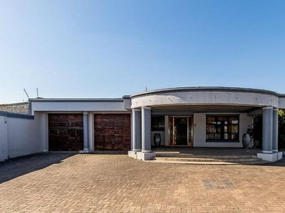 7 Bedroom house for sale in Zeekoevlei, Cape Town