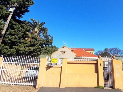9 Bedroom house sold in Retreat, Cape Town
