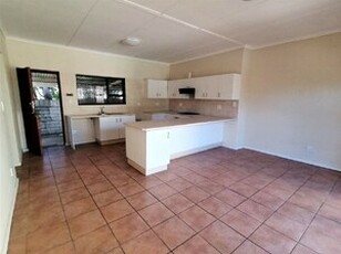 Jenvey road 2 bedroom apartment to rent in summerstrand - Port Elizabeth