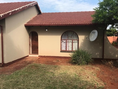 3 bedroom house to rent in The Orchards