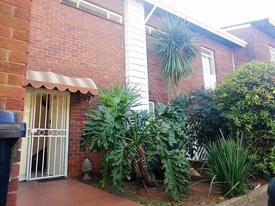 3 Bedroom Townhouse To Let in Bedford Gardens