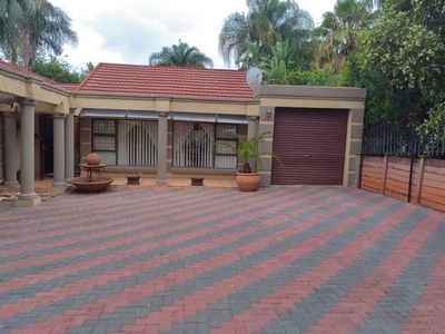 4 Bedroom House For Sale in Theresapark