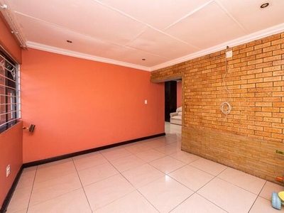 6 bedroom, Roodepoort Gauteng N/A