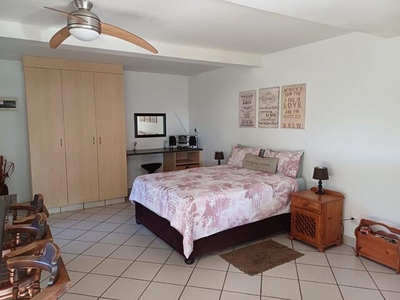 9 bedroom, Port Edward KwaZulu Natal N/A