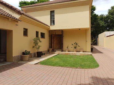 House For Rent In Nieuw Muckleneuk, Pretoria