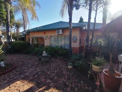 House For Sale In Roosheuwel, Klerksdorp