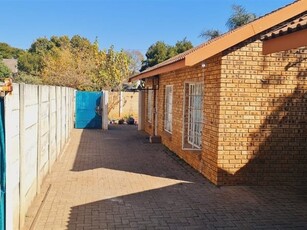 12 Bed Apartment in Rustenburg Central